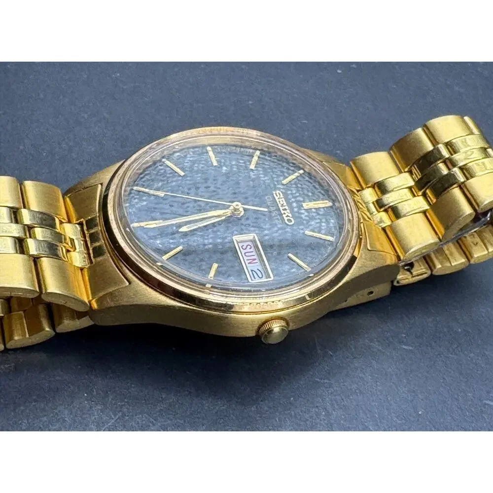 Seiko Quartz 7N43-8A39 Day Date Gold Tone Mens Watch Black Dial 31mm